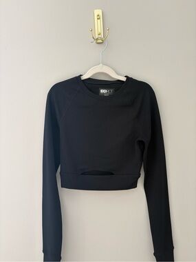 Beach Riot Francine Black Long-Sleeve Cropped Pullover with Front Cutout